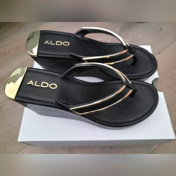 ALDO Wedge Thong Sandals - Picture 2 of 4